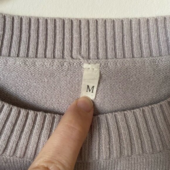 Pale Gray Crew Neck Women's Knit Sweater Size Medium - Picture 6 of 9